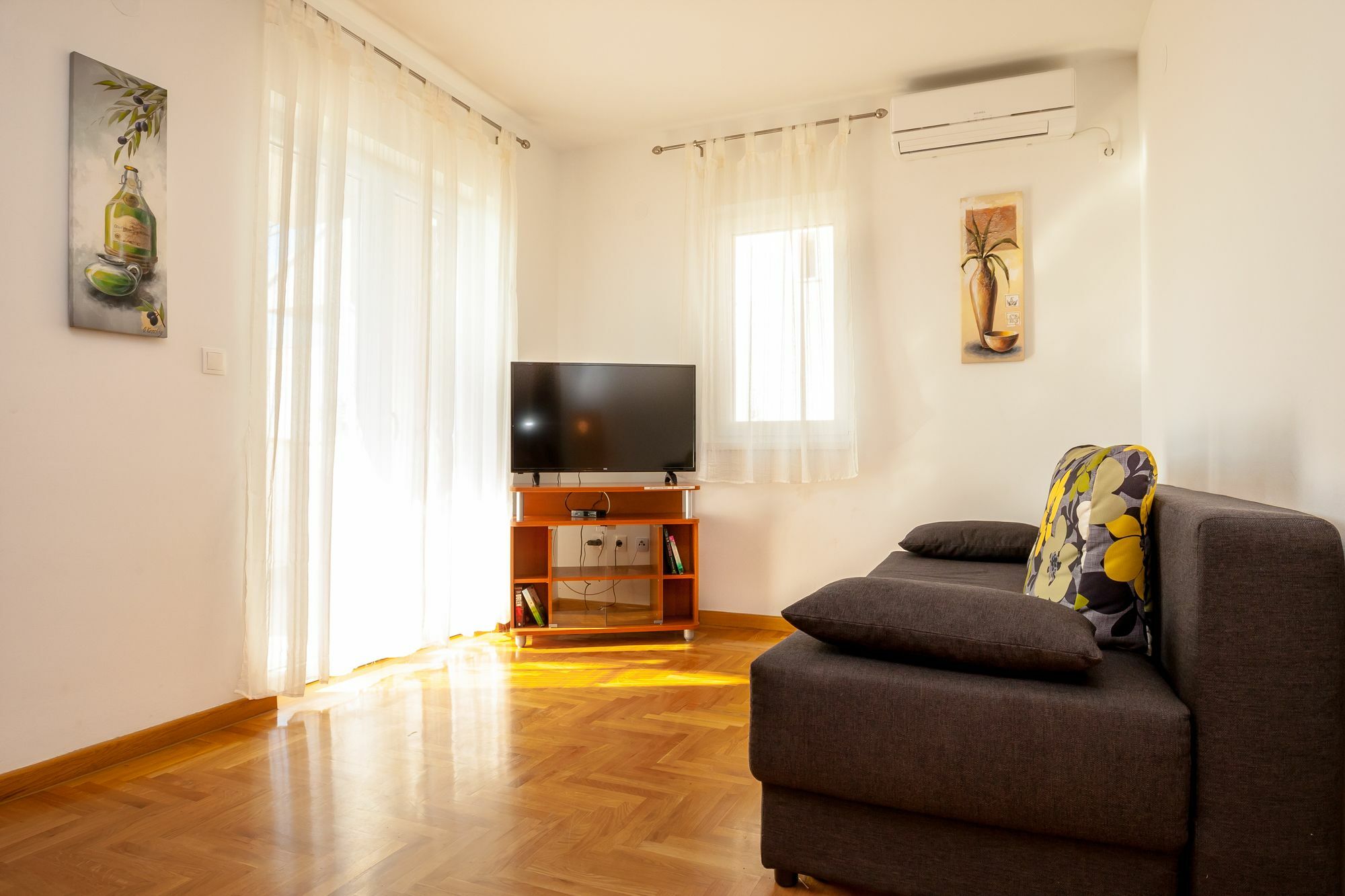 Mistral Apartment *
